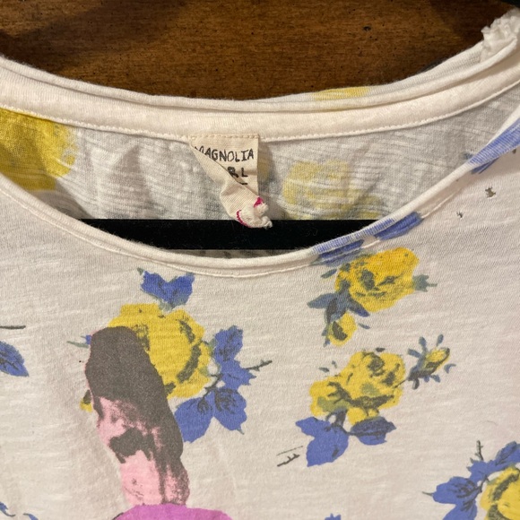 Magnolia Pearl Brave of Yellow Roses Dylan Tee - Picture 2 of 3